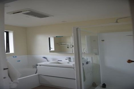 Photo of property in 3 Strack Place, Redwood, Christchurch, 8051