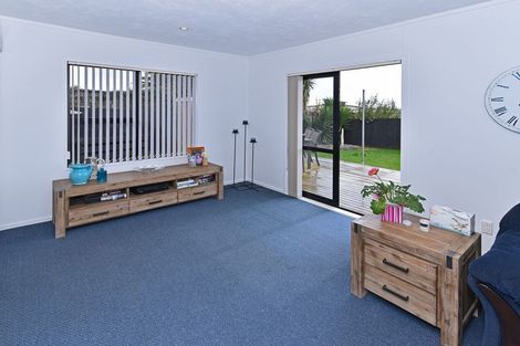 Photo of property in 29 Hadley Wood Drive, Wattle Downs, Auckland, 2103