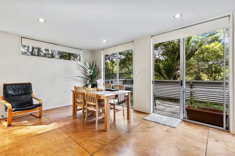 Photo of property in 209 Laingholm Drive, Laingholm, Auckland, 0604