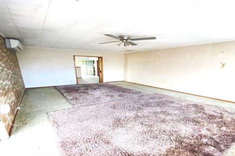 Photo of property in 13 Pipitea Place, Massey, Auckland, 0614