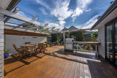 Photo of property in 2/12 Patmos Place, Mount Pleasant, Christchurch, 8081