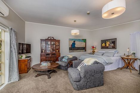 Photo of property in Apple Bnb, 3 Kaipatiki Rise, Haruru, 0204