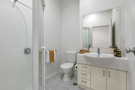 Photo of property in 8e/20 Ian Marwick Place, Birkenhead, Auckland, 0626