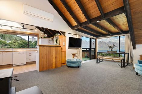 Photo of property in 138a Wynyard Crescent, Fernhill, Queenstown, 9300