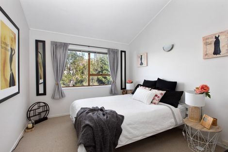 Photo of property in 2/807 East Coast Road, Northcross, Auckland, 0630