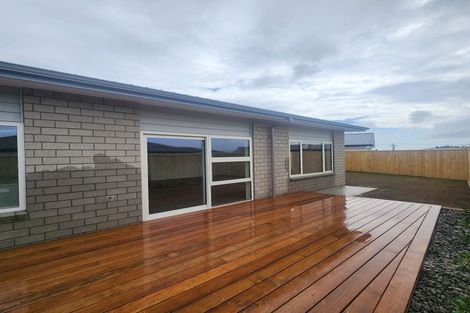 Photo of property in 8 Ash Close, Levin, 5510