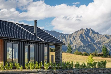 Photo of property in 30 Carrickmore Crescent, Wanaka, 9305