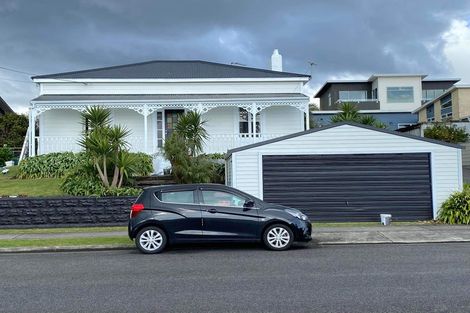 Photo of property in 77 Hine Street, New Plymouth, 4310