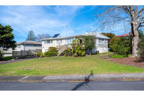 Photo of property in 9 Lowtherhurst Road, Massey, Auckland, 0614