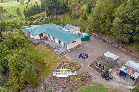 Photo of property in 95 Paremata Road, Tolaga Bay, 4077