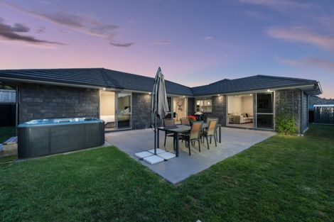 Photo of property in 54 Ballintoy Park Drive, Welcome Bay, Tauranga, 3175