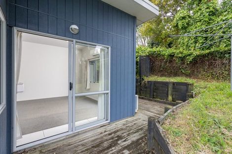 Photo of property in 18 Totaravale Drive, Totara Vale, Auckland, 0629