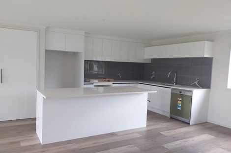 Photo of property in 2 Emerald Avenue, Rosehill, Papakura, 2113