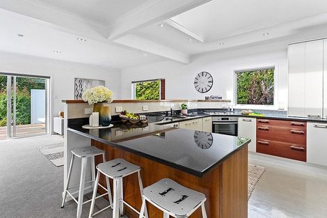 Photo of property in 16 Prestige Place, Castor Bay, Auckland, 0620