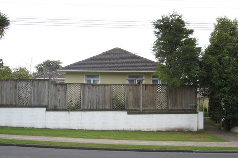 Photo of property in 16 Awanui Street, Merrilands, New Plymouth, 4312