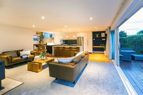 Photo of property in 215 Springfield Road, St Albans, Christchurch, 8014