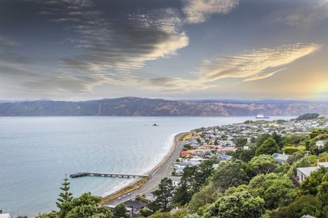 Photo of property in 32 Newport Terrace, Seatoun, Wellington, 6022