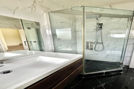 Photo of property in 575 East Coast Road, Browns Bay, Auckland, 0630