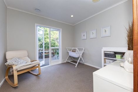 Photo of property in 5 Grovelands Way, Titirangi, Auckland, 0604