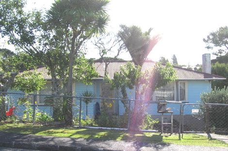 Photo of property in 22 Glen Marine Parade, Glendene, Auckland, 0602