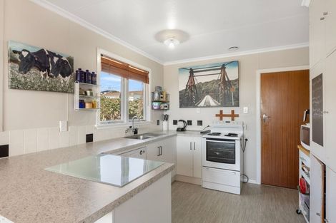 Photo of property in 8 Omata Road, Westown, New Plymouth, 4310