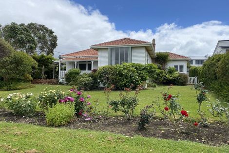 Photo of property in 2 Clifton Road, Waiake, Auckland, 0630