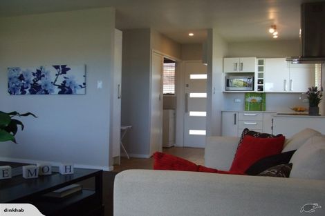 Photo of property in 2/34 Blacklock Avenue, Henderson, Auckland, 0612