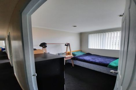 Photo of property in 10 Waldos Way, Mangere, Auckland, 2022