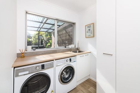 Photo of property in 16 Lane Place, Awapuni, Palmerston North, 4412