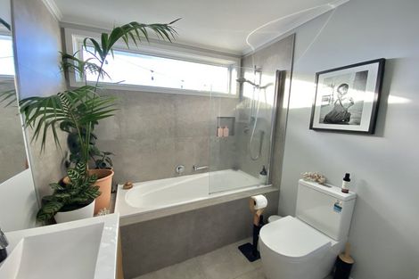 Photo of property in 86 Wharf Road, Te Atatu Peninsula, Auckland, 0610