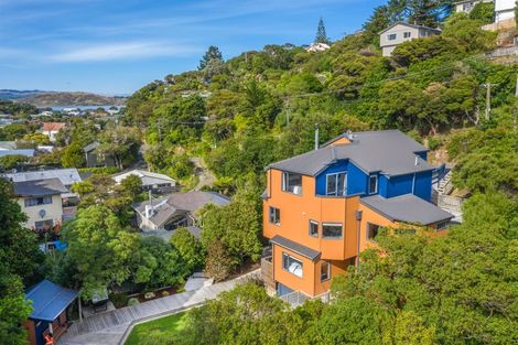 Photo of property in 86 Airlie Road, Plimmerton, Porirua, 5026
