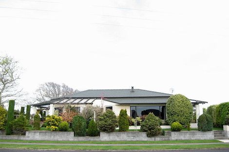 Photo of property in 3 Karina Road, Merrilands, New Plymouth, 4312