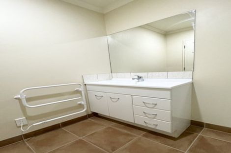 Photo of property in 42 Summerland Drive, Henderson, Auckland, 0612