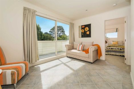 Photo of property in 22 Dene Court Lane, Greenhithe, Auckland, 0632