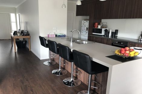 Photo of property in 15 Coutts Way, Fitzherbert, Palmerston North, 4410