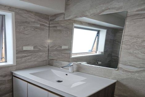 Photo of property in 10 Cliff Road, Papakura, 2110