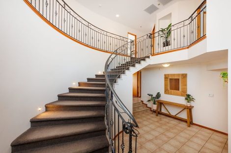 Photo of property in 33 Ruapehu Drive, Fitzherbert, Palmerston North, 4410