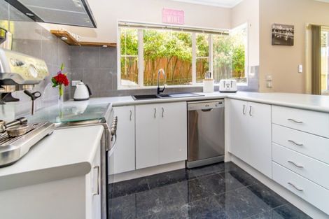 Photo of property in 6 Waikaremoana Place, Pakuranga Heights, Auckland, 2010