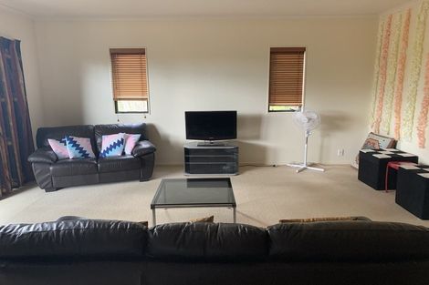 Photo of property in 28 Lorikeet Place, Unsworth Heights, Auckland, 0632