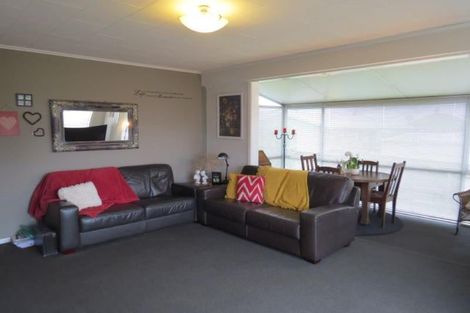 Photo of property in 5 Mayfair Place, Westown, New Plymouth, 4310