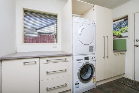 Photo of property in 98 Glenmore Road, Sunnyhills, Auckland, 2010