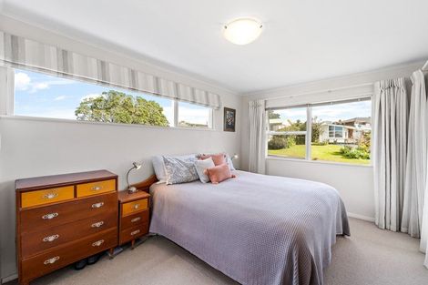 Photo of property in 10 Fairway Avenue, Red Beach, 0932