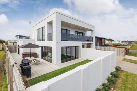 Photo of property in 29a Marine Parade South, Foxton Beach, Foxton, 4815