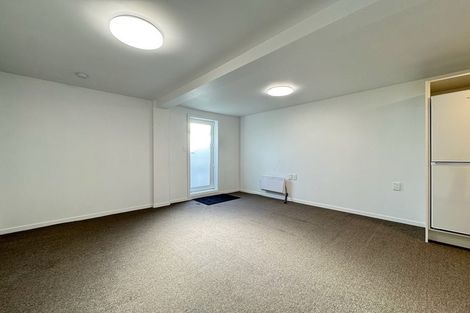 Photo of property in 21 Quigley Street, Newlands, Wellington, 6037