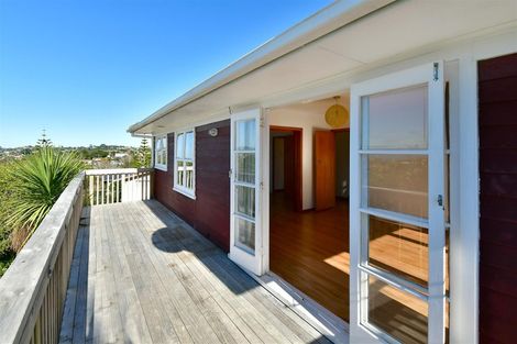 Photo of property in 12 Barker Rise, Northcross, Auckland, 0632