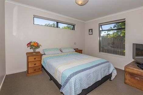 Photo of property in 5 Paradise Point Place, One Tree Point, 0118