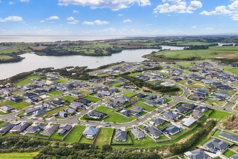 Photo of property in 19 Tahuna Minhinnick Drive, Glenbrook, Waiuku, 2681