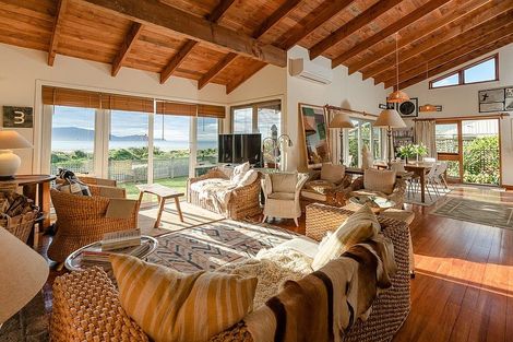 Photo of property in 41 Field Way, Waikanae Beach, Waikanae, 5036