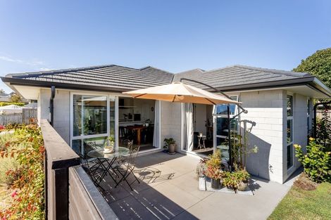 Photo of property in 77 Bert Wall Drive, Omokoroa, 3114