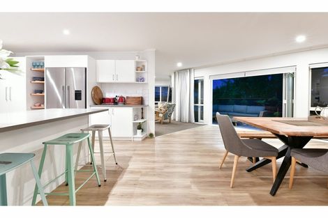 Photo of property in 168 Centreway Road, Orewa, 0931